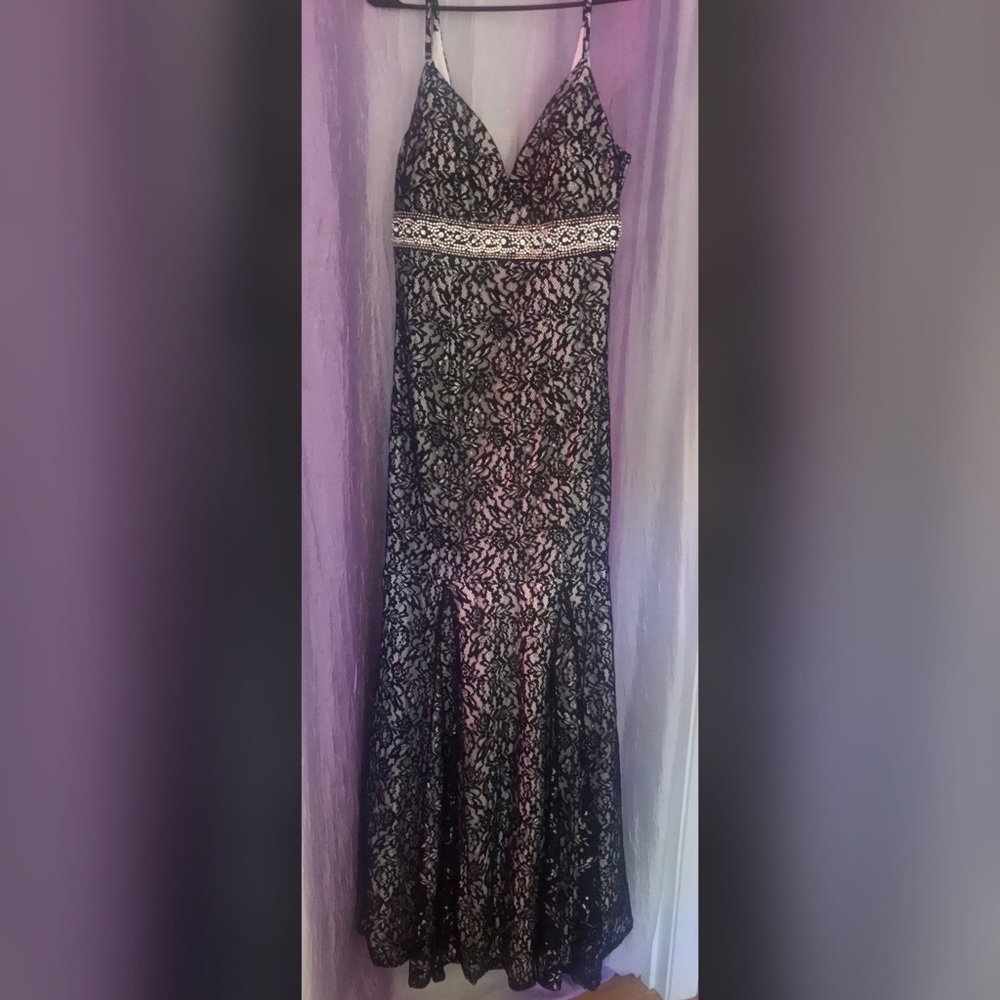Black and white lace mermaid gown by Sequin Hearts - Picture 2 of 5